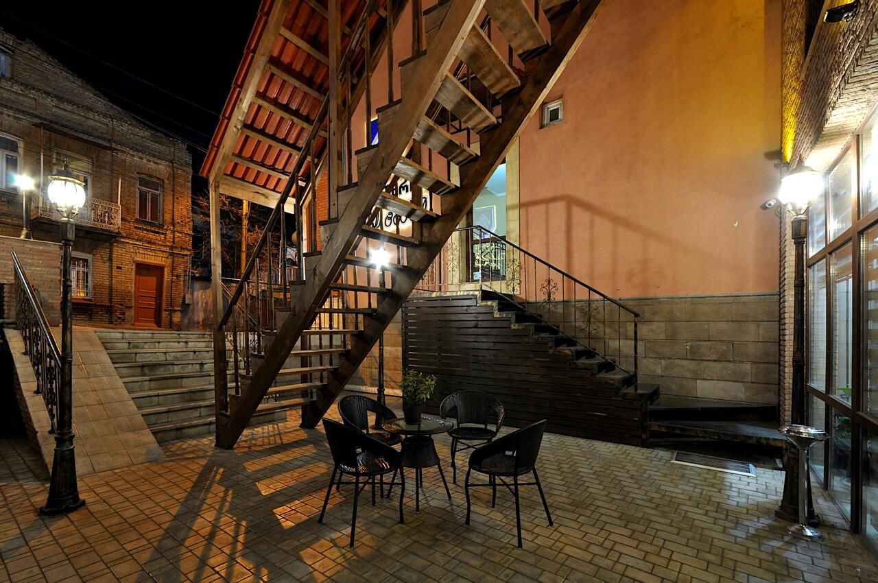 Отель Light House Old City Тбилиси-36