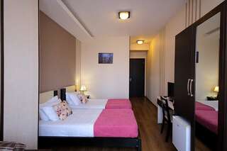 Отель Light House Old City Тбилиси Двухместный номер «Комфорт» с 1 кроватью или 2 отдельными кроватями-7